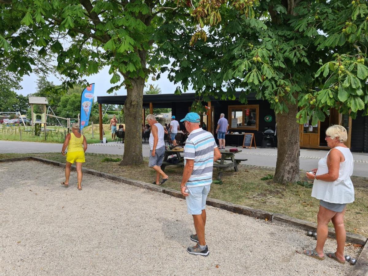 Chalet 556 Op Recreatiepark De Wielen シント・マールテン エクステリア 写真